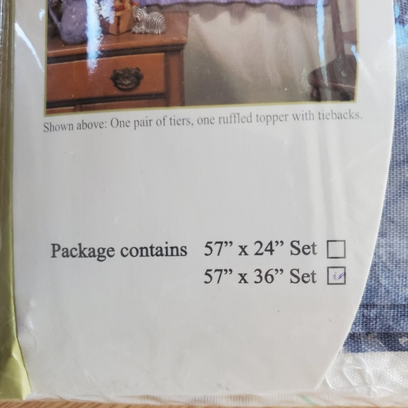 Very Berry complete window set tailored tiers ruffled‎ topper w/valance tieback - Picture 3 of 7